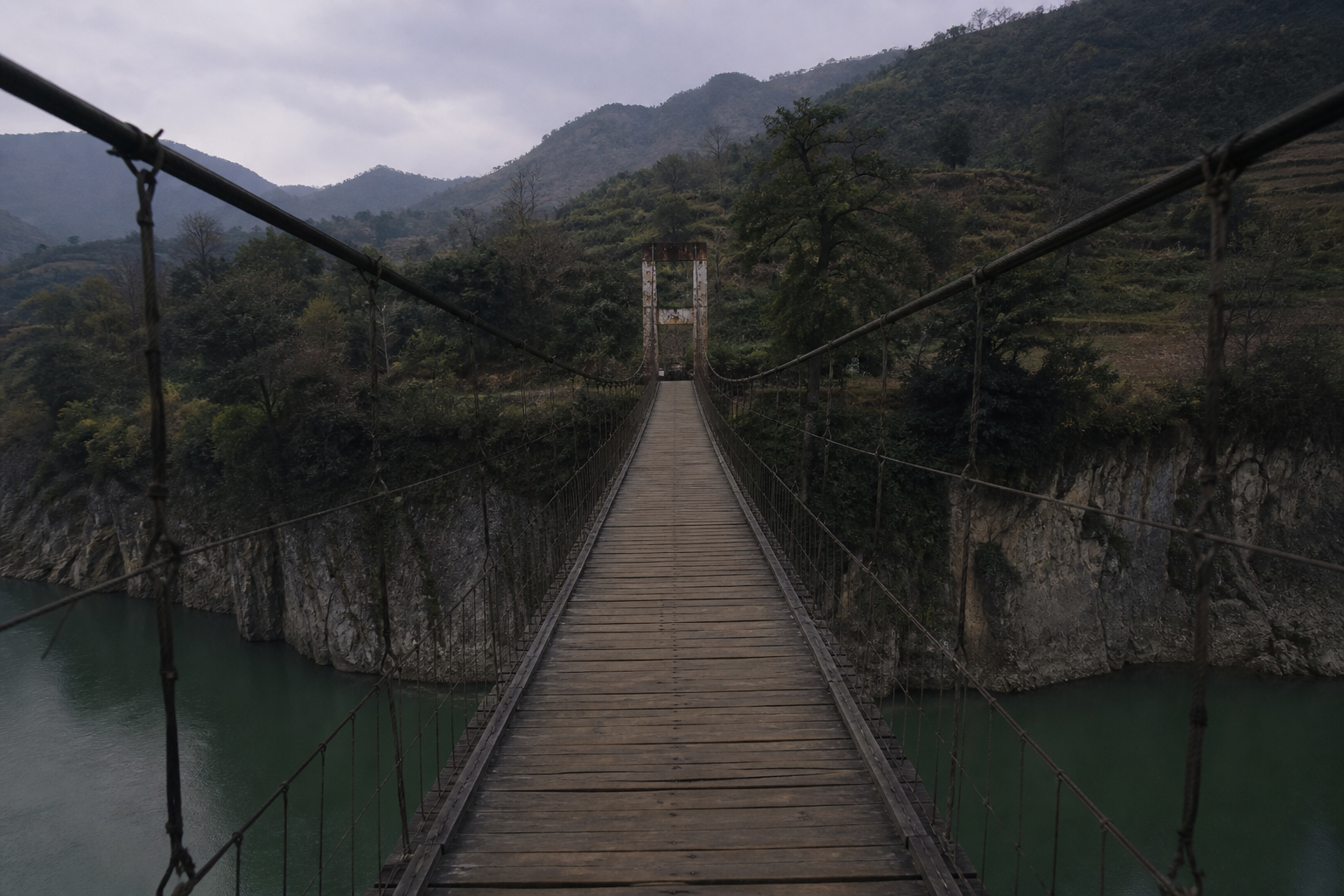 货从红旗桥过江